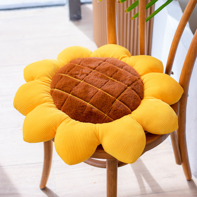 Bed and Breakfast Cushion Small Daisy Petal Cushion - Detail